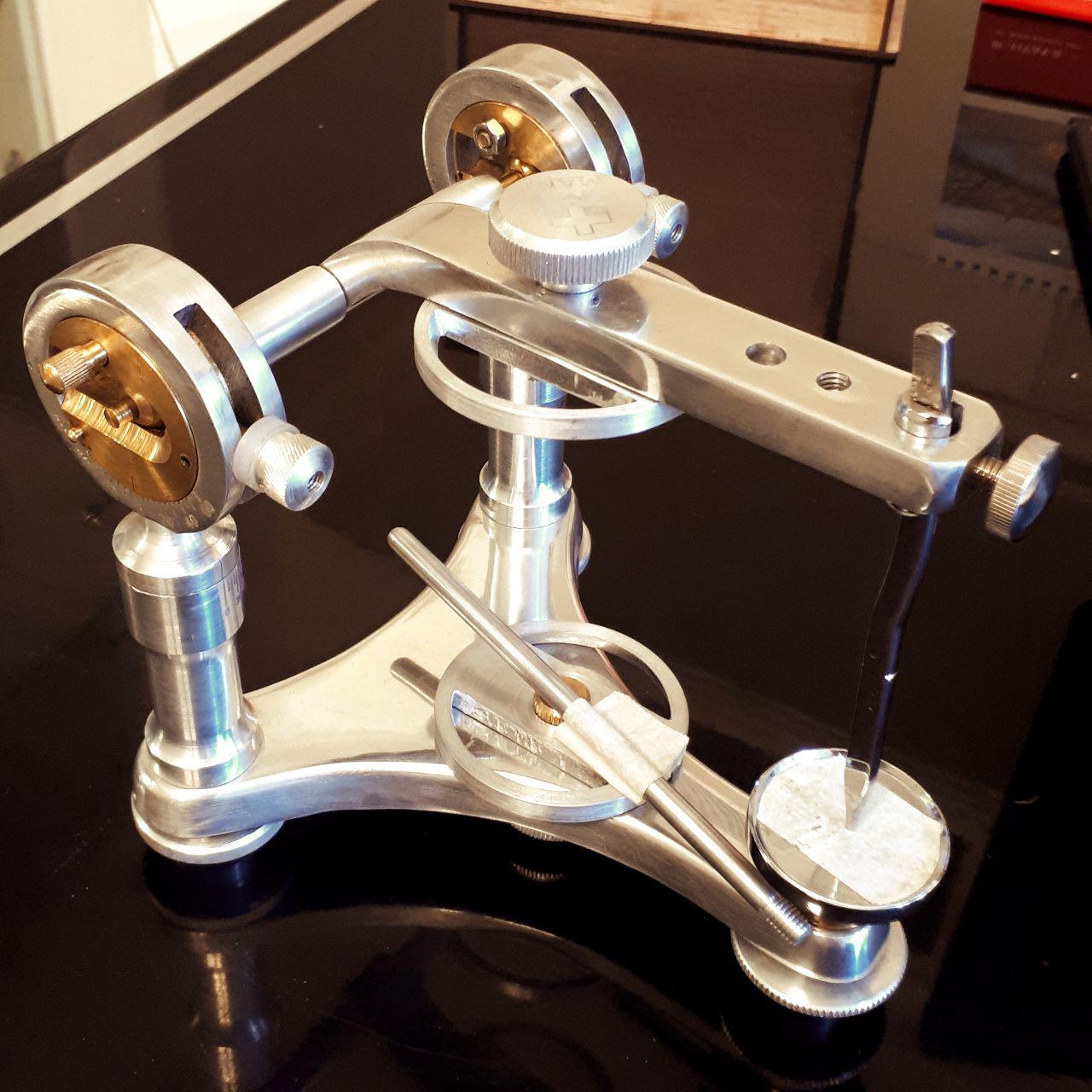 آرتیکولاتور semi-adjustable