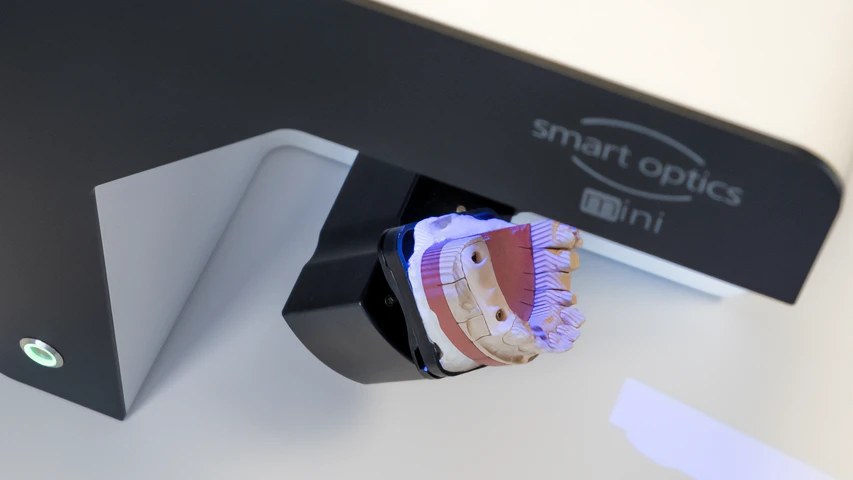 اسکنر لابراتواری سهبعدی اسمارت اپتیکس smart optics مدل mini